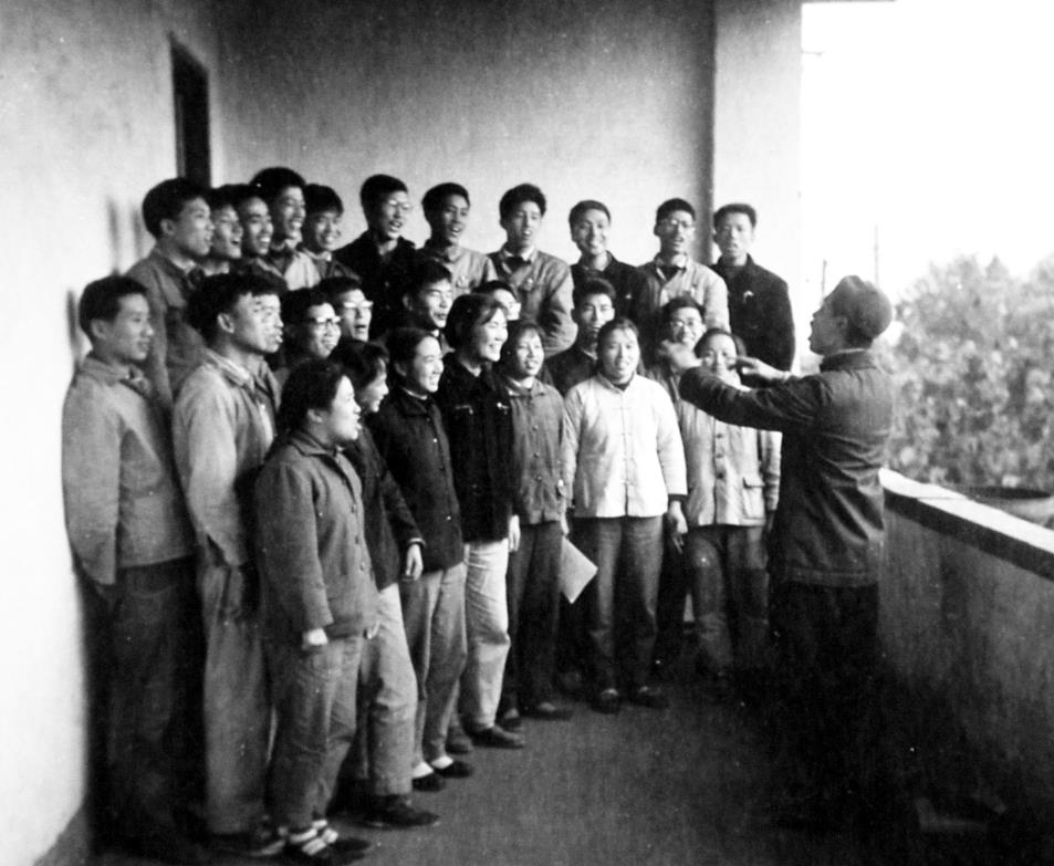 1965年12月在汉口合作路2号