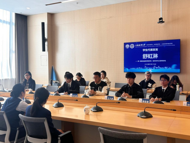 舒虹淋同学学生代表发言